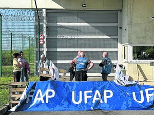 VIDÉO. Maison d'arrêt à Druelle : un blocage pour dénoncer le "rythme infernal" et la surpopulation carcérale