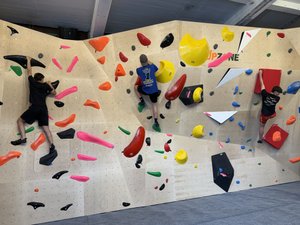 "J'ai voulu créer un espace tout public et toujours en mouvement" : découvrez Upzone 360, la nouvelle salle d'escalade de Rodez dotée d'un espace d'entraînement unique en France