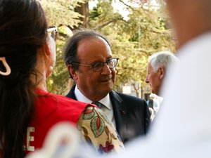 Présidentielle 2027 : "Je me prépare parce que l'enjeu, il est majeur, il est historique...", comment François Hollande se prépare en coulisses
