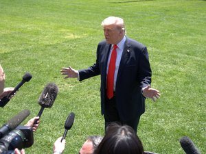 Donald Trump s'attaque à nouveau aux droits de douane : l'Union européenne revient dans le viseur du président des États-Unis