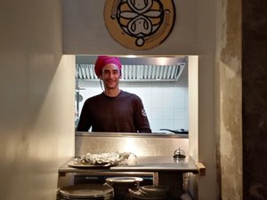 Les petits plats d'Adrien, les sourires de Pauline : la nouvelle vie de l'emblématique "Café des sports", dans ce village de l'Aveyron