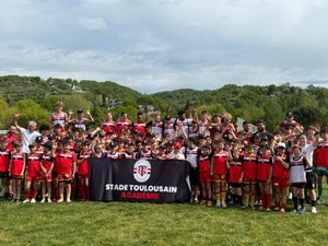 Rugby à XV : la belle visite du Stade Toulousain académie à Espalion autour de 80 jeunes joueurs de toute la France pour un stage de trois jours