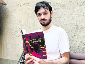 "À l'origine, ce n'était qu'un petit pitch de quelques lignes" : l'Aveyronnais Julien Goux publie son premier thriller "Serpents, parano & chorizo"