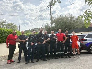 Le propriétaire tombe nez à nez sur deux biches divaguant dans son jardin, l'intervention conjointe des pompiers et des policiers permet de leur sauver la vie