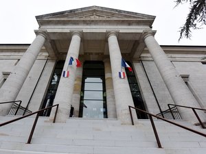 Ils ciblaient les garages de voitures de luxe : les vols avortés d'une équipe de "pieds nickelés" en Aveyron