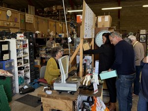 VIDÉO. "À l'année, cela représente plus de 50 tonnes" : à Laissac, la Transformerie donne une nouvelle vie aux objets