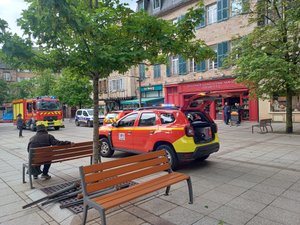 Grande échelle, sapeurs-pompiers, policiers, gaziers... Un départ de feu dans une hotte mobilise les secours au coeur de Rodez