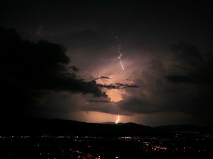 CARTE. "Un temps encore orageux" ce week-end : Météo France place 61 départements en vigilance ce dimanche
