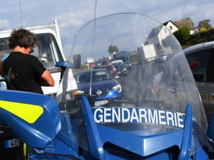 En mission pour intercepter un camion, un motard de la gendarmerie meurt percuté par une voiture de personnes âgées