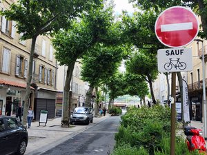 Vitesse maximum relevée, stationnement gratuit le samedi, les élus de cette ville d'Aveyron revoient les règles de circulation