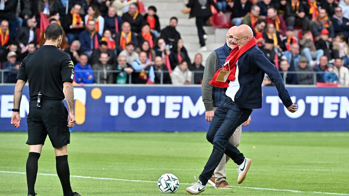 Play-offs de Ligue 2 : avec ce Saint-Etienne - Rodez, le maire Stéphane Mazars vit décidément une drôle d'histoire