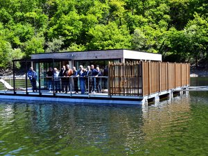 Carré de vie, un bateau maudit en Aveyron : pourquoi cette habitation flottante attend son premier client depuis 2019