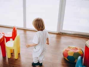 "Votre fille est ivre morte" : leur enfant de 21 mois avait 2,14 g d'alcool dans le sang en sortant de la crèche, l'établissement temporairement fermé