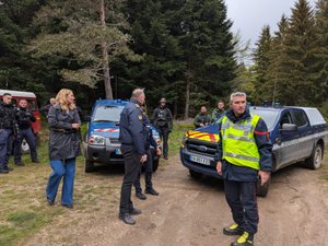 Hypothermies, personnes égarées en pleine nuit, tempête de neige : les 1 500 teufeurs de la rave party en Lozère face aux intempéries à 1 300 m d'altitude
