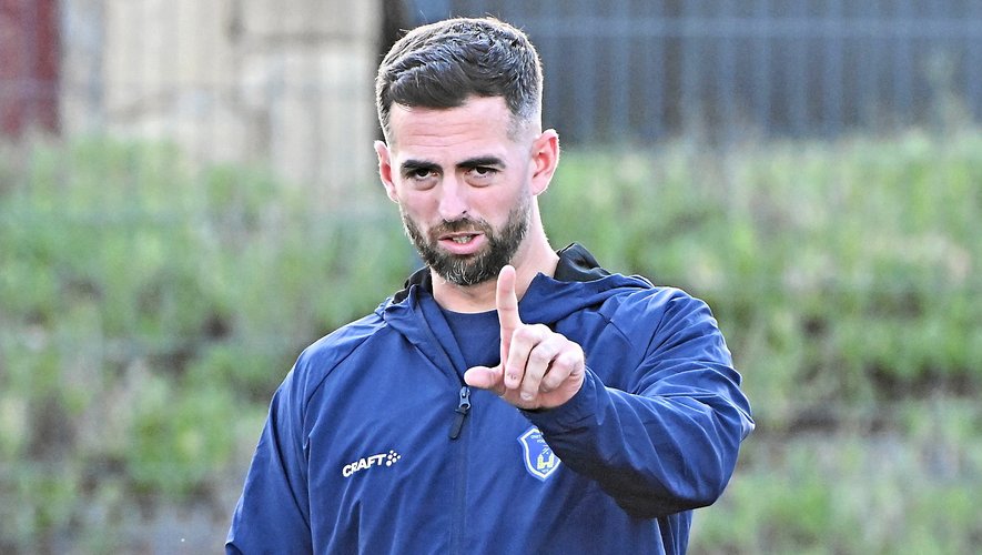 Fútbol: Instalarse en National 3 no es algo trivial para el entrenador de Onet-le
