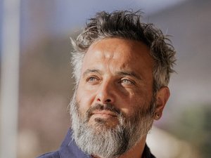 "J'ai toujours eu envie d'aider les gens" : l'Aveyronnais Albin Singlan, de pompier volontaire à une carrière dans le médico-social