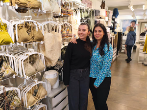 "Je suis fière d'avoir pris la suite" : la boutique Calzedonia change de mains, mais pas d'objectifs à Rodez