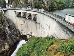 "Des conditions météorologiques exceptionnelles" : à cause des pluies, le chantier à 20 M¬ de ce barrage de l'Aveyron est reporté à 2028