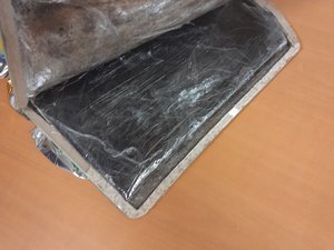Son "rien à déclarer" aux douaniers dans cet aéroport d'Occitanie ne convainc pas, ce voyageur qui arrivait du Brésil dissimulait près de 7 kilos de cocaïne dans ses bagages