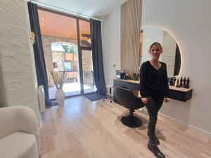 "Les cheveux me parlent" : à Rodez, Sabrina Alaux prend le temps dans son salon "Au fil de l'âme"