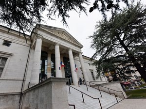 "Qui prend une arme pour aller voir son voisin ?" : à Luc-la-Primaube, la querelle de voisinage pour de la musique "trop forte" finit au tribunal