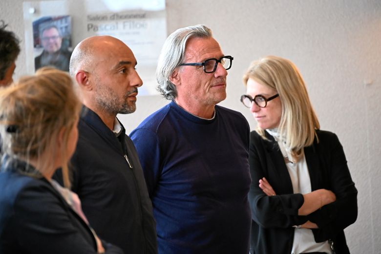 Ο Grégory Ursule και ο Didier Santini, μάνατζερ και προπονητής της Raf αντίστοιχα, έλαβαν το μετάλλιο της πόλης.