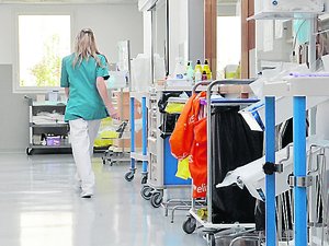 Une dégradation très "préoccupante" : sept hôpitaux sur dix en déficit et un diagnostic inquiétant dans le privé