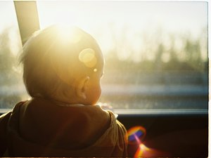 Le père oublie que son enfant de 2 ans était dans la voiture : la fillette meurt de chaud, abandonnée en plein soleil pendant six heures