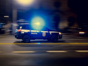 Deux enfants français abandonnés au Portugal, les yeux bandés : leur mère qui les a kidnappés est toujours activement recherchée