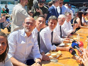 "C'est lui qui nous a appelés" : l'ambiance à Mur-de-Barrez, où Gabriel Attal a choisi de déclarer sa candidature à la présidentielle 2027