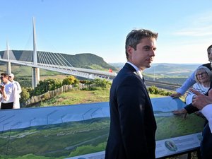 Gabriel Attal en Aveyron : entre symboles ruraux et stratégie de rupture