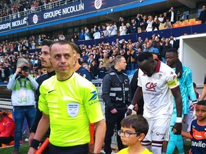 D'un gosse timide de 14 ans à un homme comblé de 46 ans : Frédéric Hebrard, la fibre de l'arbitrage de Naucelle jusqu'au Stade de France