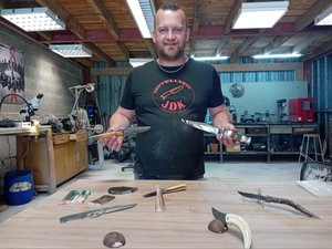 "Le hasard est devenu une véritable passion" : JDK, un coutelier aveyronnais en lice pour le titre de Meilleur ouvrier de France
