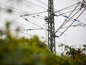Dramatique retour de soirée : un jeune homme meurt en tentant d'escalader un pylône électrique près de la gare