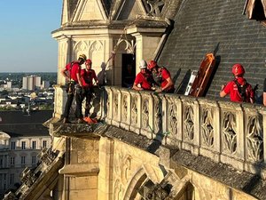 Quatre jeunes tentent d'escalader la cathédrale : deux sont tombés, nécessitant une importante mobilisation des secours