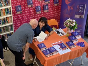 "Quand Vichy jugeait Léon Blum" : Carole Delga en dédicace à Rodez avec un livre à la fois historique et politique
