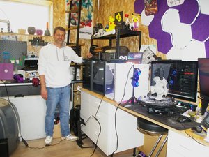 Après avoir perdu son emploi à l'âge de 46 ans, en Aveyron, la belle reconversion de Serge Ladent qui bâtit désormais son avenir professionnel en 3D