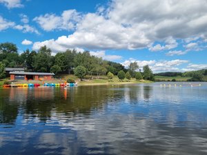 "C'était une volonté politique pour aider à vendre la destination" : la plage de ce lac de l'Aveyron décroche son premier label Pavillon Bleu