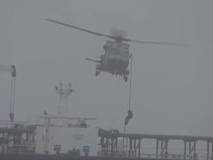 Un pétrolier russe arraisonné par les autorités françaises : le Kremlin crie à la "piraterie", que s'est-il passé au large de la Bretagne ?
