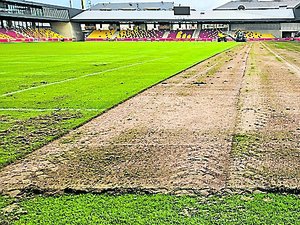 L'image du jour : la pelouse du stade Paul-Lignon fait peau neuve à Rodez