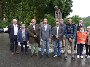 "Derrière chaque chaque nom gravé dans la pierre, il y a une histoire" : il relie Toulouse et Paris en marchant pour honorer les soldats et fait halte en Aveyron