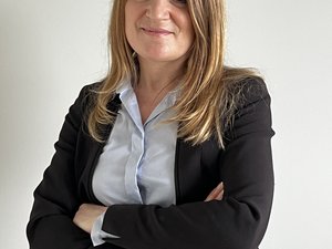 "Je me suis vraiment épanouie là-dedans" : La Ruthénoise Laurence Destruel, avocate spécialisée en droit des affaires, basée près de Toulouse, s'épanouit dans son métier