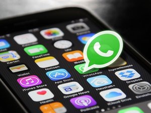 En pensant aider sa fille, une femme de 69 ans transfère 94 000 euros à des arnaqueurs qui l'ont contactée sur WhatsApp