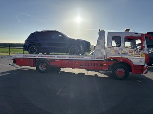 Flashé à la vitesse ahurissante de 243 km/h : un cocktail détonant au volant, alcool, cocaïne et métamphétamines