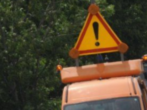 Un camion se renverse en Aveyron sur la D999 : la route coupée à la circulation dans les deux sens