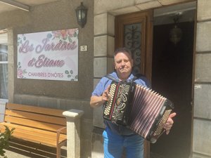 GRAND FORMAT. "Il faut écouter les gens, avoir le souci du détail" : sur le GR 65 en Aveyron, l'esprit du chemin de Compostelle se pratique aussi dans l'accueil chez les hébergeurs pour les pèlerins