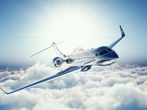 "Le monde est en pleine tourmente, mais pas nos passagers" : quand le prix des carburants explose, le marché des jets privés aussi