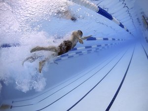 Chlore dans les piscines : ce qu'il faut savoir sur les risques pour la santé selon l'UFC-Que Choisir