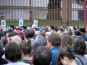 Mort de Lyhanna : entre émotion et colère, les images du rassemblement à Rodez pour dénoncer "les dysfonctionnements" et "demander plus de justice pour les victimes des violences sexuelles"