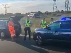 VIDÉO. Cagoules et coups de feu : règlement de comptes entre plusieurs voitures et à fond sur une autoroute d'Occitanie